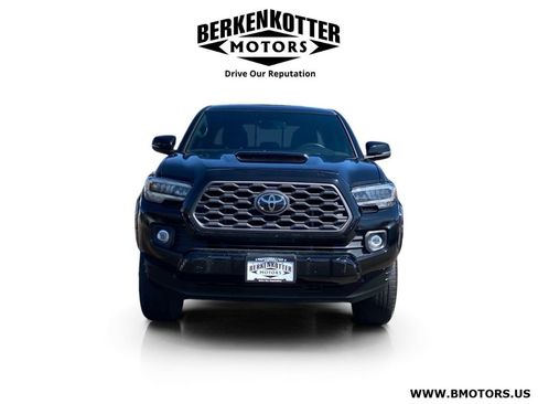 Used 2022 Toyota Tacoma TRD Sport w/ Technology Package AWD/4WD image 2