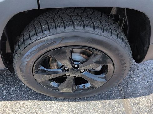Used 2021 Jeep Cherokee Latitude Plus AWD/4WD image 10