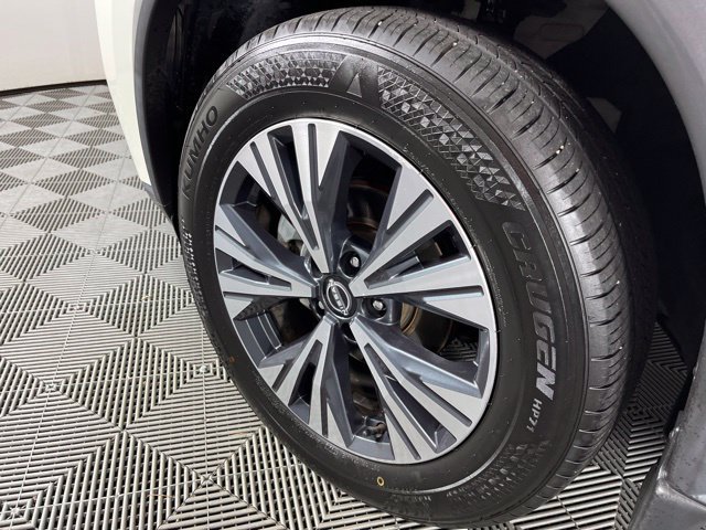 Used 2023 Nissan Rogue SV w/ SV Premium B Package FWD image 14