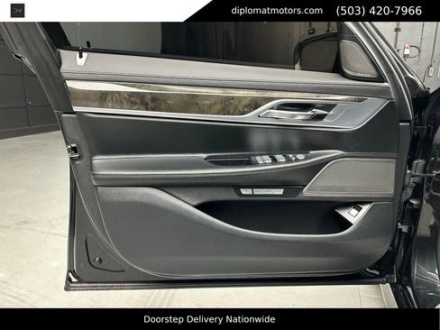 Used 2018 BMW 740i image 39