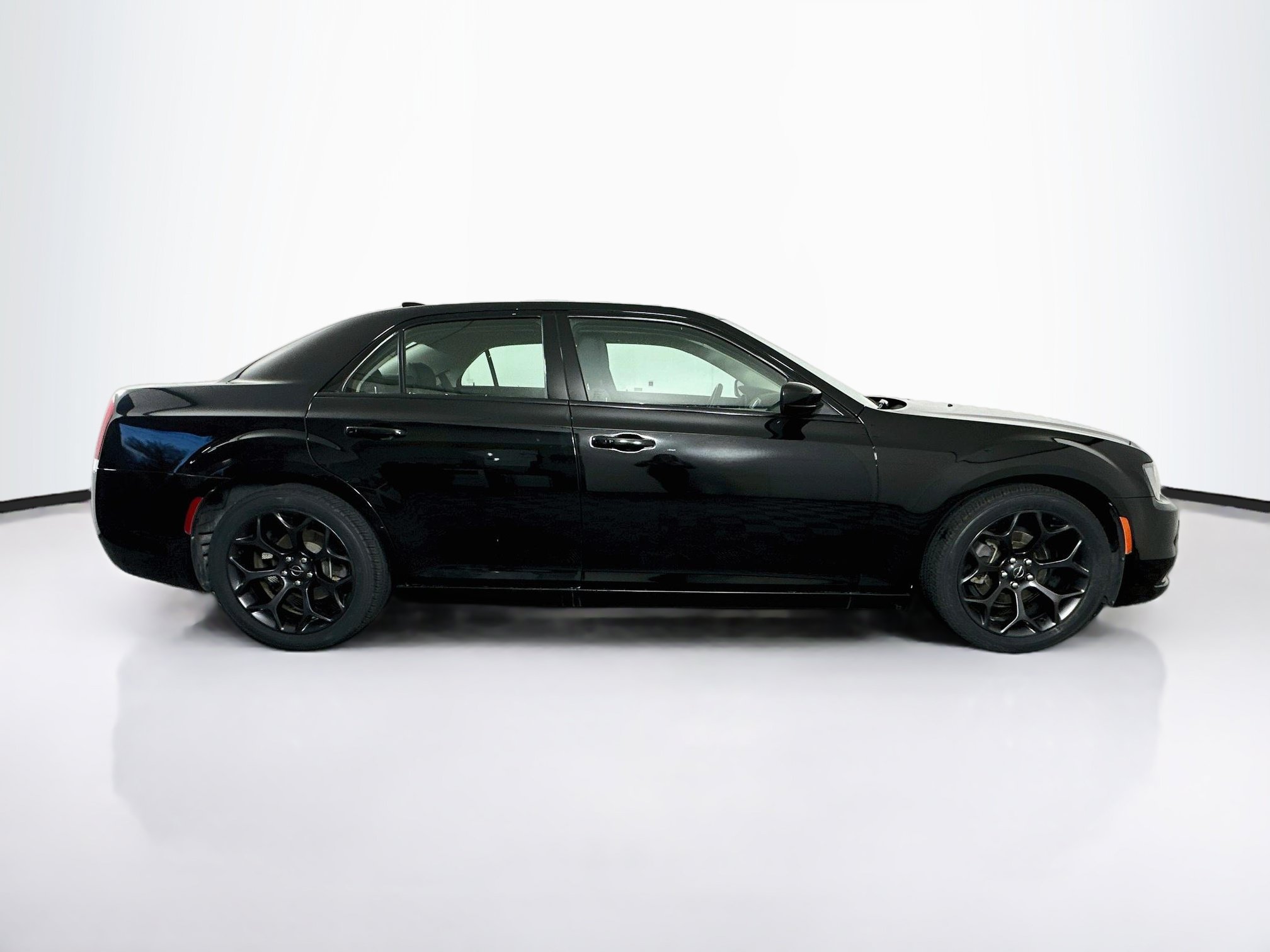 Used 2019 Chrysler 300 Touring w/ Sport Appearance Package RWD image 10