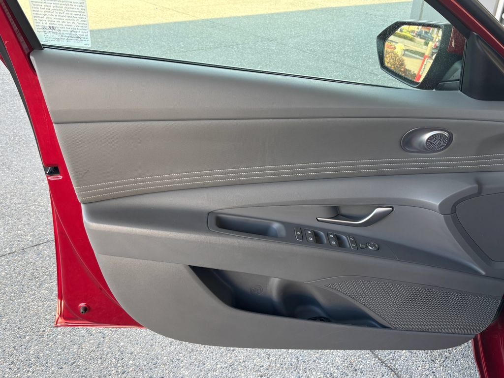 Used 2025 Hyundai Elantra SEL FWD image 23