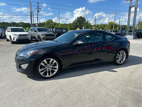 Used 2015 Hyundai Genesis 3.8 image 2