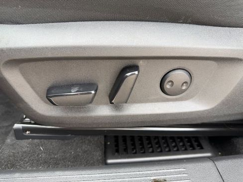 Used 2023 Nissan Rogue SV image 25