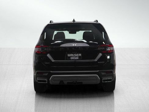 Used 2023 Honda Pilot Touring image 4