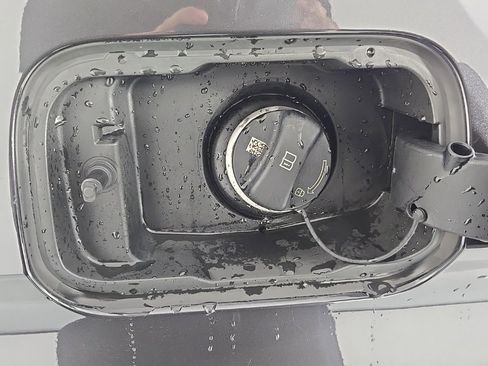 Used 2023 BMW 530e xDrive w/ Premium Package image 23