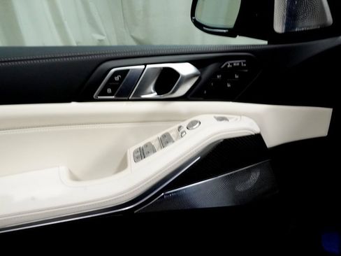 Used 2025 BMW X7 M60i image 26