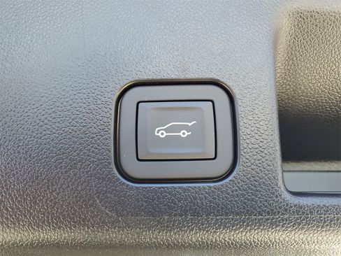 New 2025 Chevrolet Equinox EV LT image 8