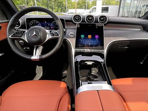 Used 2026 Mercedes-Benz GLC 300 4MATIC image 9
