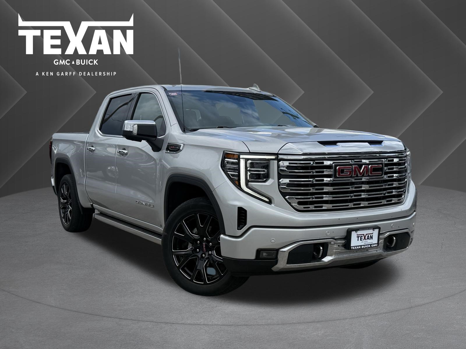 Used 2022 GMC Sierra 1500 Denali w/ Technology Package AWD/4WD image 1
