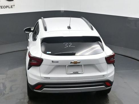 Used 2025 Chevrolet Trax LT w/ LT Convenience Package image 35