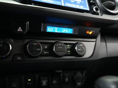 Used 2022 Toyota Tacoma TRD Sport w/ Technology Package image 24