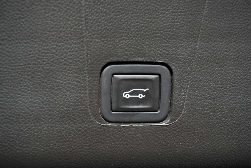 Used 2023 Chevrolet Traverse High Country w/ LPO, Floor Liner Package AWD/4WD image 46
