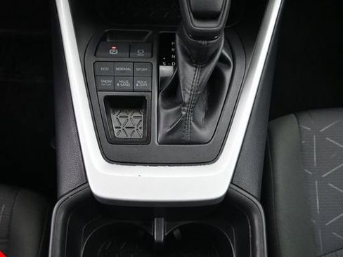 Used 2025 Toyota RAV4 XLE AWD/4WD image 19