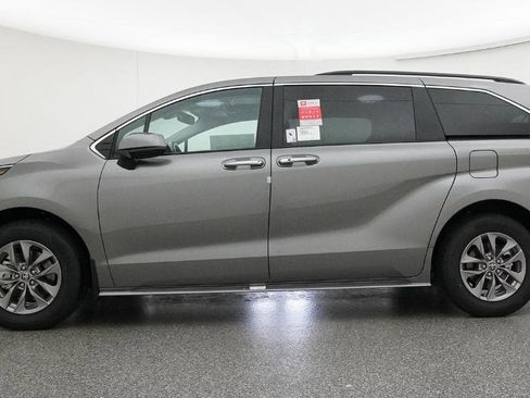 New 2026 Toyota Sienna XLE image 42