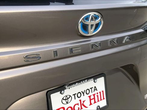 Certified 2021 Toyota Sienna Platinum image 63