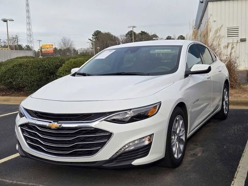Used 2025 Chevrolet Malibu LT image 4