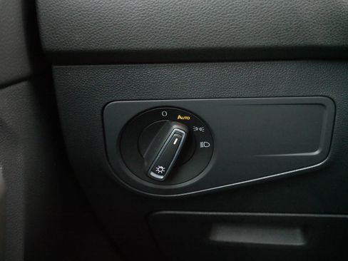 Certified 2024 Volkswagen Tiguan SE image 27