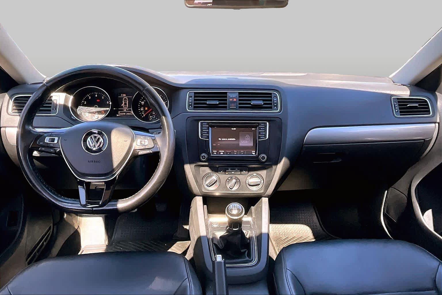 Used 2017 Volkswagen Jetta SE FWD image 16