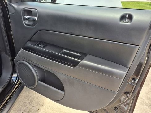 Used 2012 Jeep Patriot Latitude FWD image 21