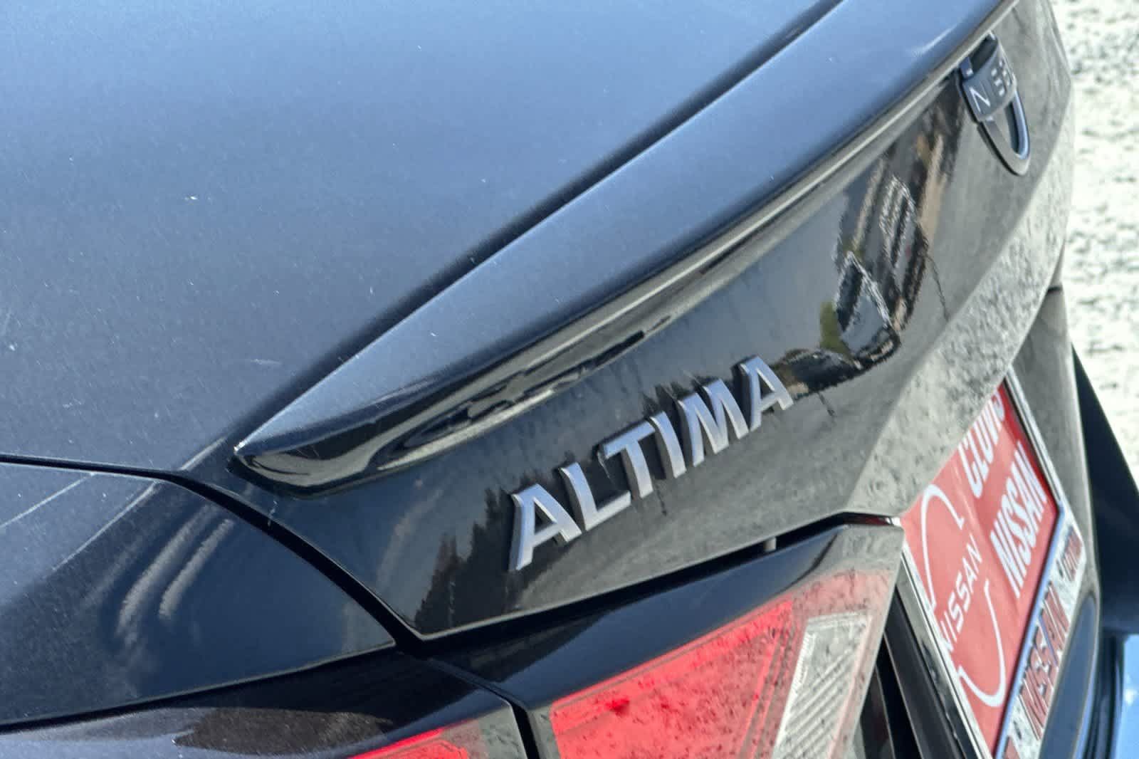 Used 2023 Nissan Altima 2.5 SR FWD image 13