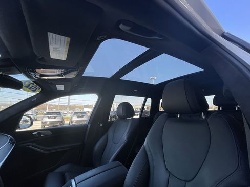 Used 2022 BMW X7 xDrive40i w/ M Sport Package AWD/4WD image 19