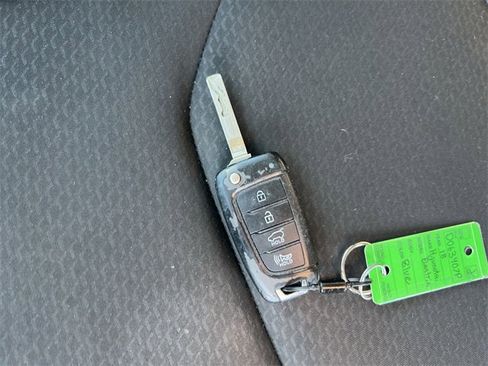 Used 2018 Hyundai Elantra GT image 25