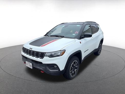 Used 2025 Jeep Compass Trailhawk image 10