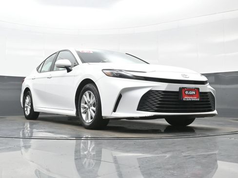 Used 2025 Toyota Camry LE w/ Convenience Package AWD/4WD image 27