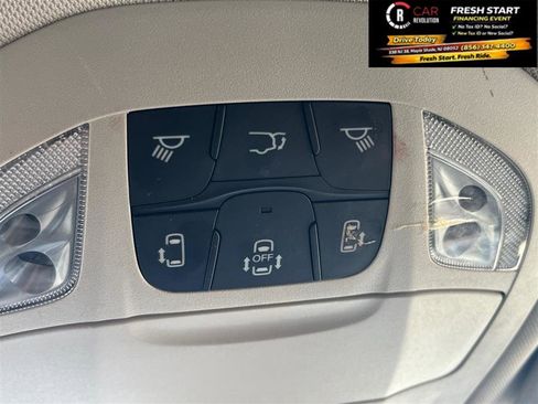 Used 2024 Chrysler Pacifica Touring-L image 29