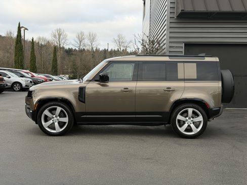 Certified 2025 Land Rover Defender 110 X-Dynamic SE image 5