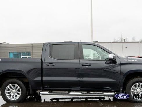 Used 2023 Chevrolet Silverado 1500 LT AWD/4WD image 5