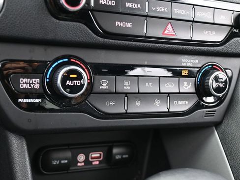 Used 2019 Kia Niro LX image 22