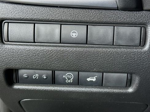 Used 2023 Nissan Rogue SL w/ SL Premium Package FWD image 17
