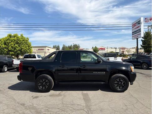 Used 2008 Chevrolet Avalanche LT w/ Convenience Package #1 AWD/4WD image 4