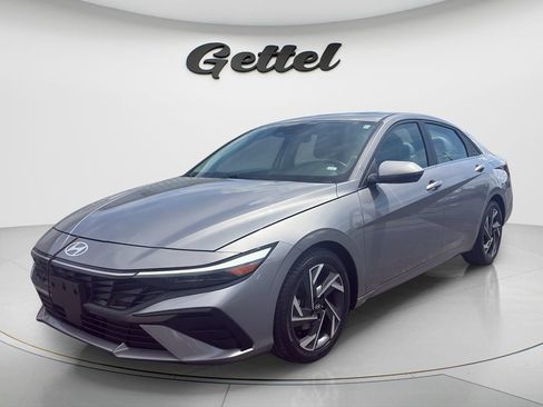 Used 2025 Hyundai Elantra Limited FWD image 1