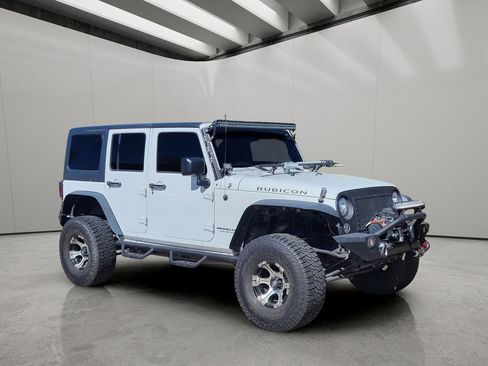 Used 2017 Jeep Wrangler Unlimited Rubicon w/ Connectivity Group AWD/4WD image 5