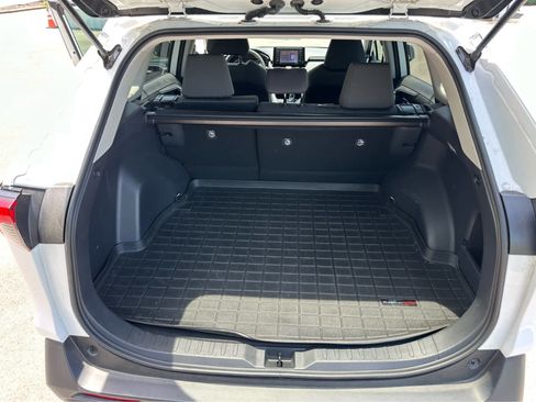 Used 2021 Toyota RAV4 XLE AWD/4WD image 14
