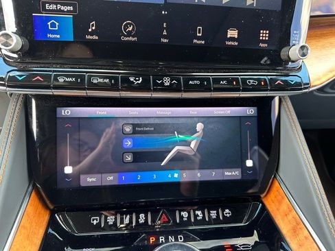 Used 2022 Jeep Grand Wagoneer Series III image 25