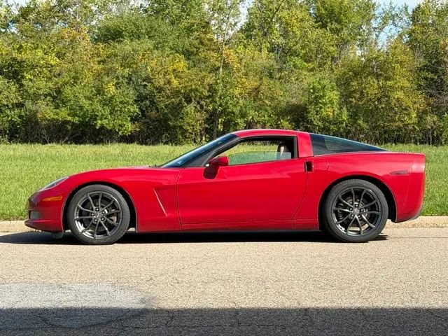 Used 2005 Chevrolet Corvette Coupe w/ Preferred Equipment Group RWD image 30