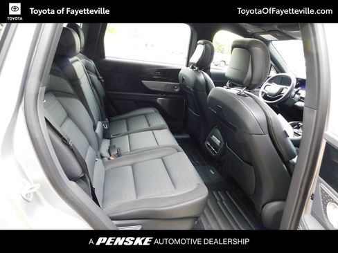 Used 2025 Lincoln Nautilus Reserve AWD/4WD image 5
