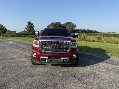 Used 2018 GMC Sierra 2500 Denali w/ Duramax Plus Package AWD/4WD image 4