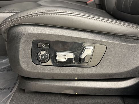 Used 2025 BMW X7 M60i AWD/4WD image 16