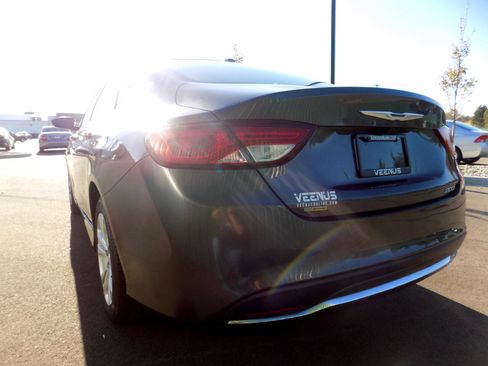 Used 2015 Chrysler 200 Limited w/ Convenience Group image 4