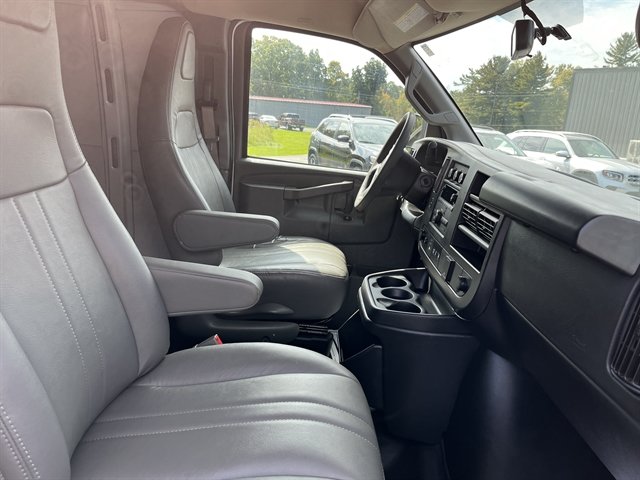 Used 2023 GMC Savana 2500 RWD image 28