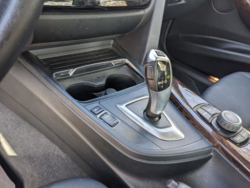 Used 2017 BMW 320i Sedan image 14