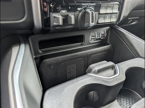 Used 2024 RAM 2500 Laramie w/ Sport Appearance Package image 17