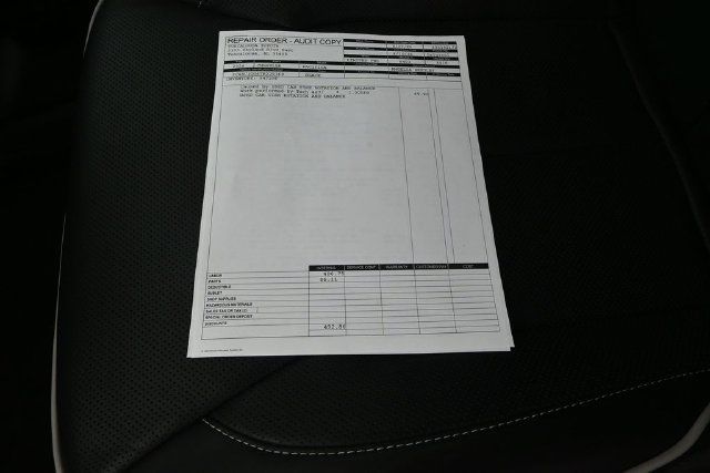 Used 2026 Chrysler Pacifica Limited FWD image 4