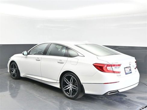 Certified 2022 Honda Accord Touring image 3