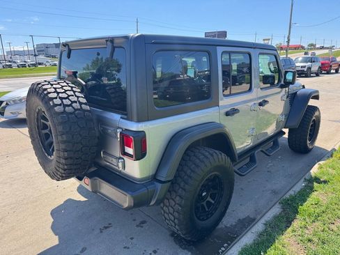 Used 2018 Jeep Wrangler Unlimited Rubicon AWD/4WD image 5